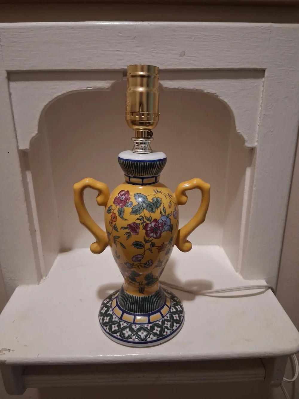 Vintage Chinese Vase/Urn Table Lamp